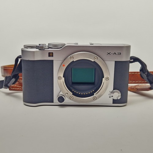 Fujifilm mirrorless - x-a3,