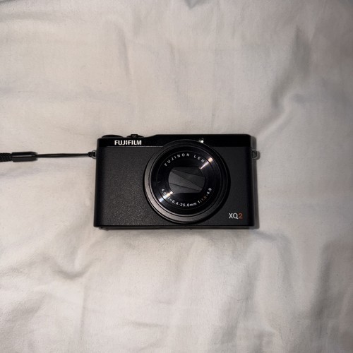 Fujifilm xq2 compact digital - fujifilm,
