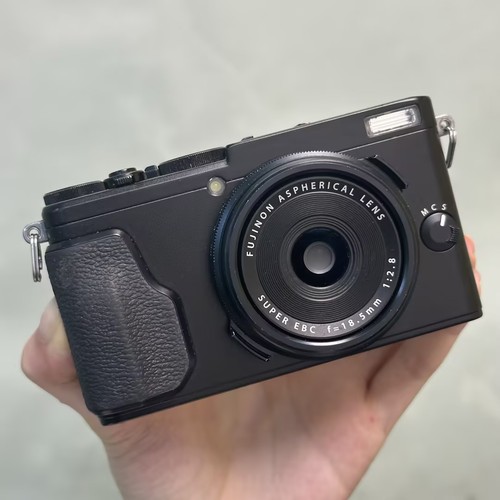Fujifilm x70 3mp compact - fujifilm,