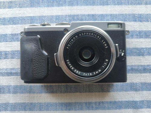 Fujifilm x70 compact digital - fujifilm,