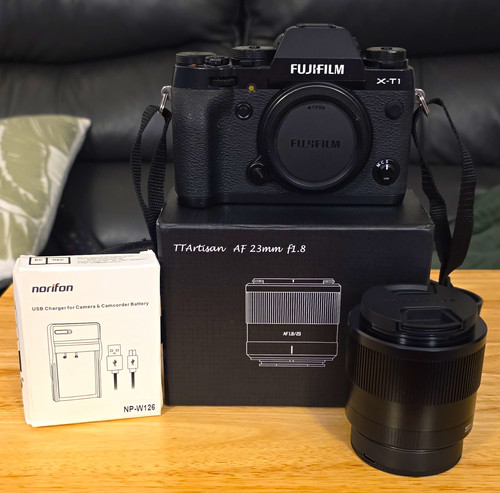 Fujifilm black mirrorless - black,