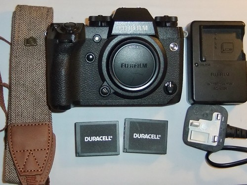 Fujifilm 24mp camera - x-h1,