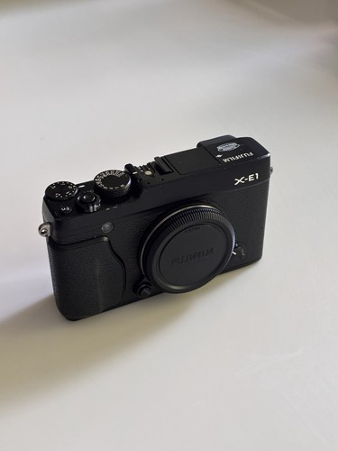 Fujifilm camera with - xe-1,