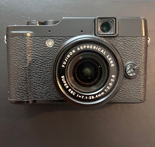 Fujifilm x10 0mp digital - 12.0mp,