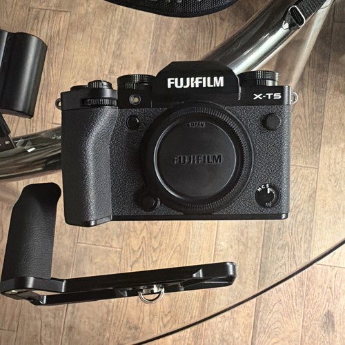 Fujifilm mirrorless - x-t5,