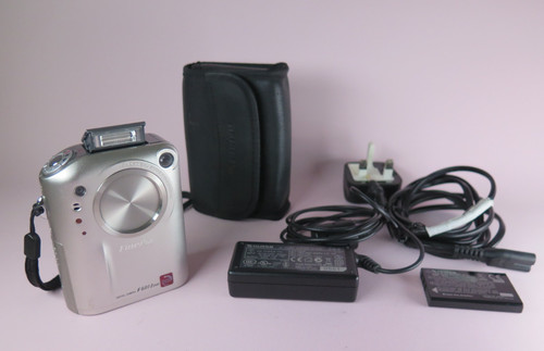 Fujifilm f601 zoom - zoom, 3mp
